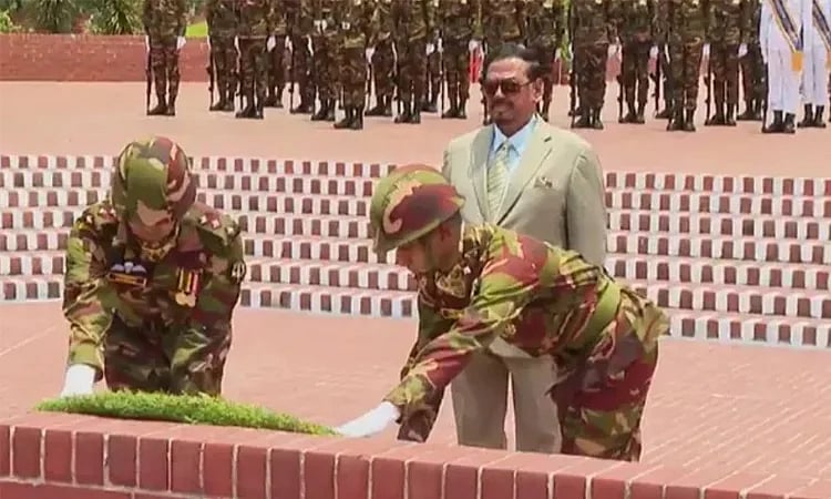 জাতীয় স্মৃতিসৌধে শ্রদ্ধা নিবেদন করলেন ভারপ্রাপ্ত রাষ্ট্রপতি