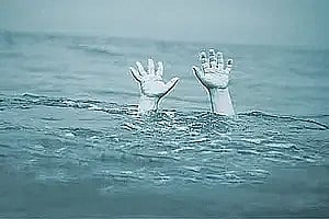 খালে গোসলে নেমে তলিয়ে গেলেন স্বামী, বাঁচাতে গিয়ে স্ত্রীরও মৃত্যু