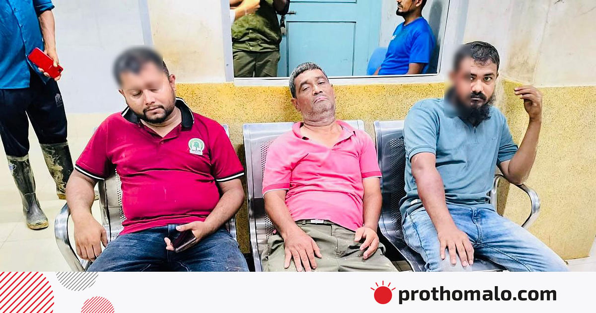 রামুতে বনভূমিতে করা অবৈধ পানের বরজ
উচ্ছেদে গিয়ে হামলায় ৫ বনকর্মী আহত রামুতে বনভূমিতে করা অবৈধ পানের বরজ
উচ্ছেদে গিয়ে হামলায় ৫ বনকর্মী আহত
