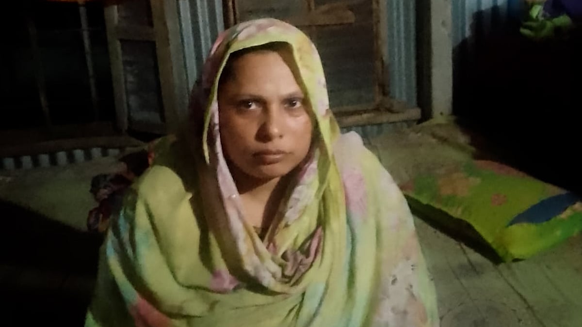 ফেরি থেকে পড়ে গিয়ে চার ঘণ্টা ভেসে ছিলেন কচুরিপানা ধরে