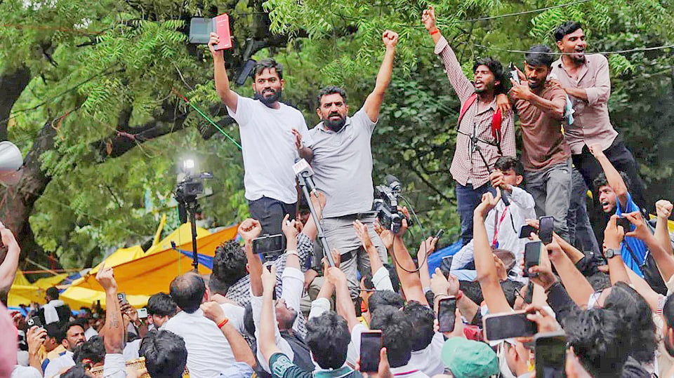 তরুণেরা প্রকৃতপক্ষে এক উন্নত ভারতের স্বপ্ন দেখেন