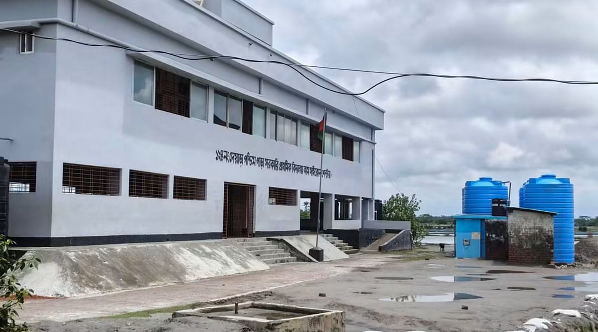 কয়রায় ৮৫টি প্রাথমিক বিদ্যালয়ে নেই প্রধান শিক্ষক, পাঠদান ব্যাহত