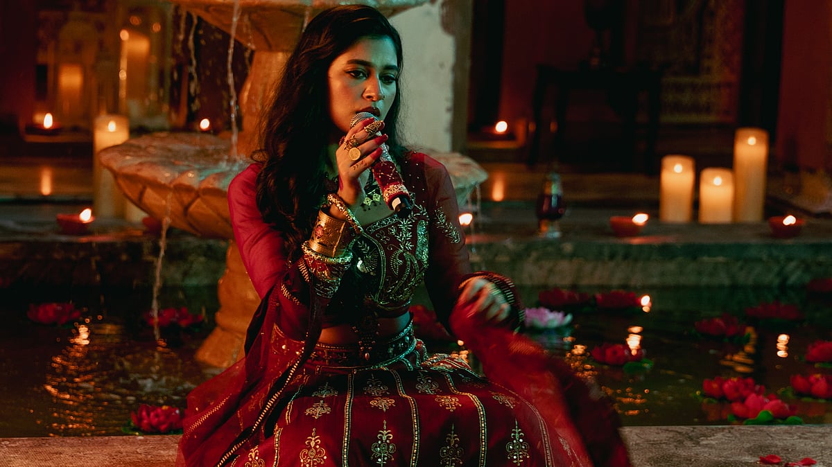 ‘পাতার বাঁশরি’তে সুনিধির পোশাকের পেছনের গল্প, দেখুন ১৫টি ছবি