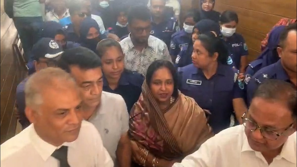 জামিনে মুক্তির দুই মাস পর আদালতে হাজির সেলিনা হায়াৎ আইভী