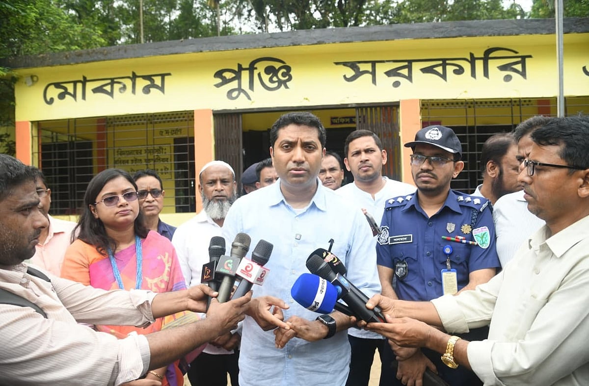 গান শোনা নিয়ে আলোচনা বা সমালোচনা কেন হবে, প্রশ্ন গণশিক্ষা প্রতিমন্ত্রীর