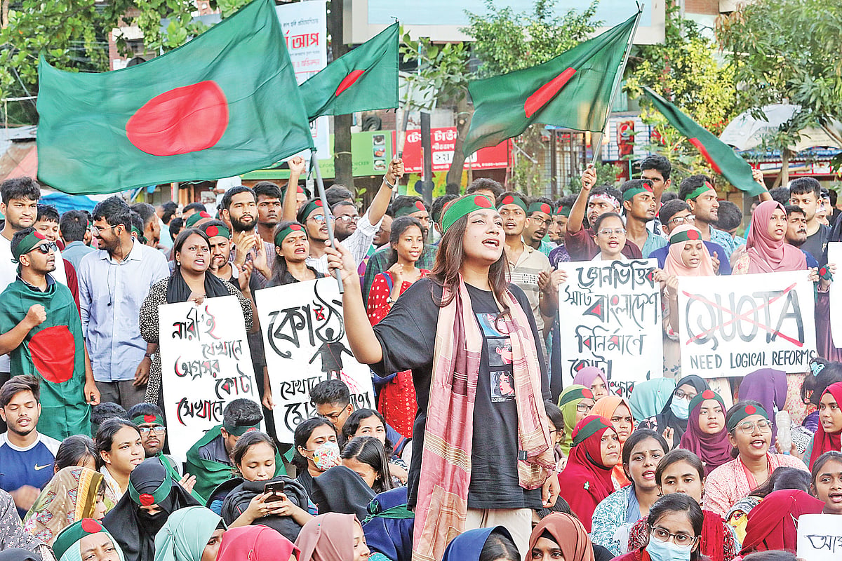 বন্দোবস্তের বাইরে নারী, রাজনীতির বাইরে নয়