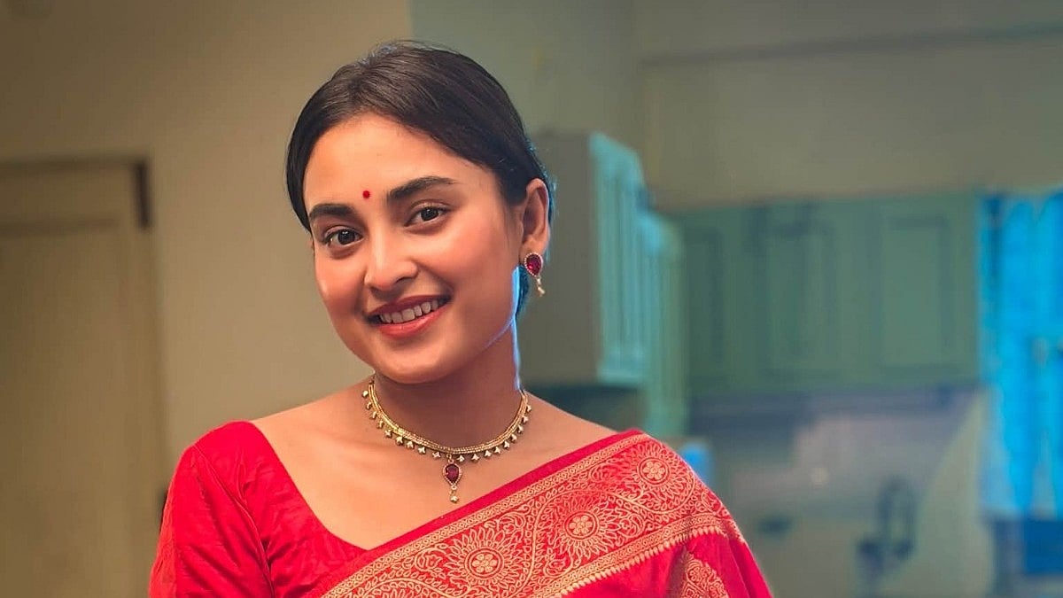 তিন শাড়িতে তটিনী, দেখুন ১০টি ছবি