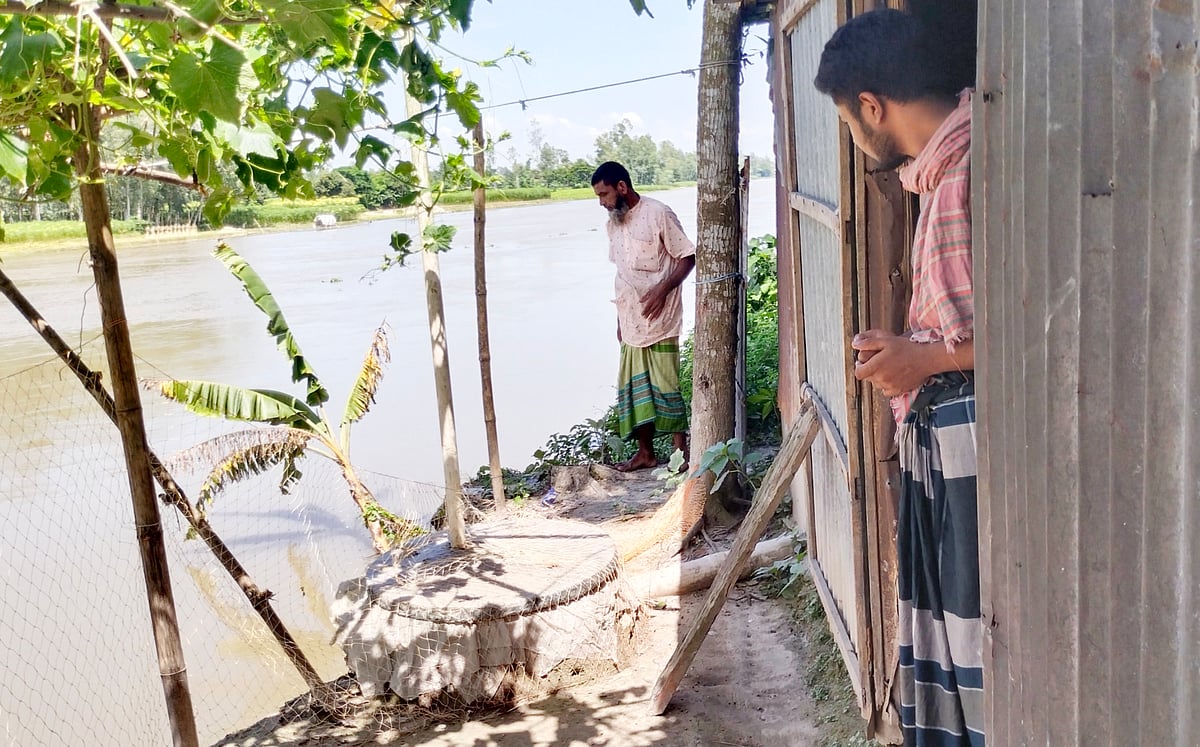 বগুড়ায় বাঙালী নদীতে হারিয়ে যাচ্ছে গ্রাম, বসতভিটা হারিয়ে নিঃস্ব অনেক পরিবার
