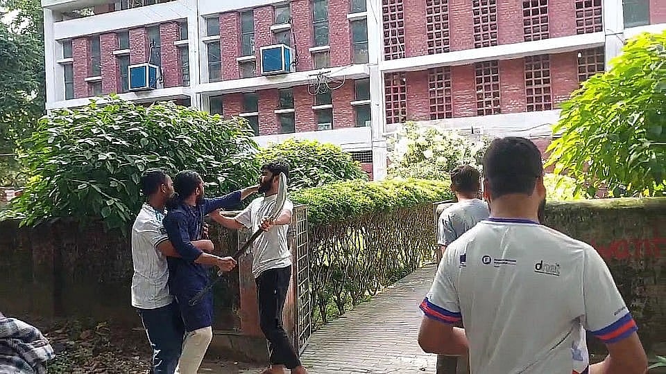 আম্মার ও শিবির নেতাদের কর্মকাণ্ডে রাজশাহী বিশ্ববিদ্যালয় শিক্ষক নেটওয়ার্কের উদ্বেগ