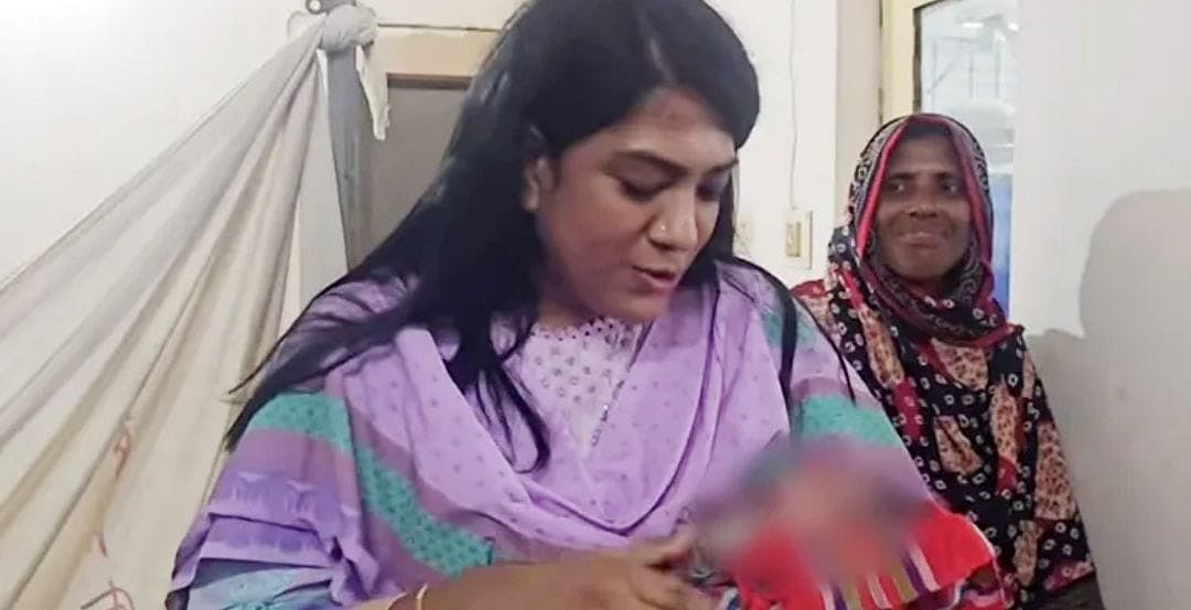 ফরিদপুরে বাজারে মানসিক ভারসাম্যহীন নারীর সন্তান প্রসব