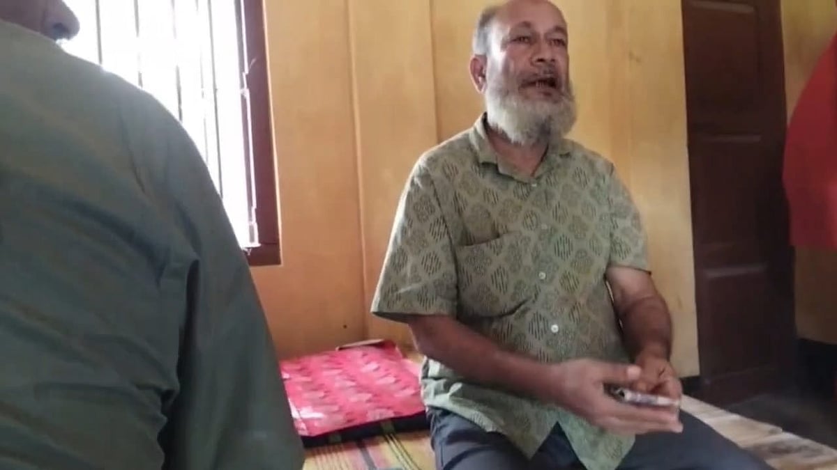ফরিদপুরে আরেক ভূমি কর্মকর্তার টাকা নেওয়ার ভিডিও ছড়িয়েছে