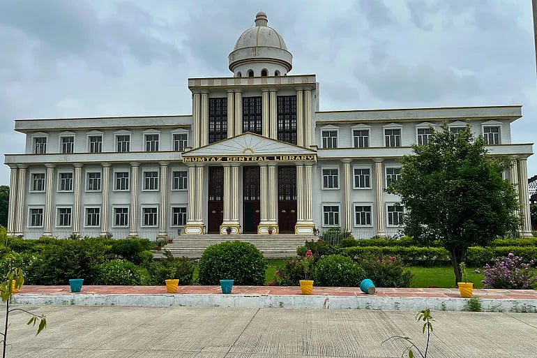 মুসলিম নেতার গড়া মোহাম্মদ আলী বিশ্ববিদ্যালয় ভেঙে ফেলতে কেন উঠেপড়ে লেগেছে বিজেপি সরকার