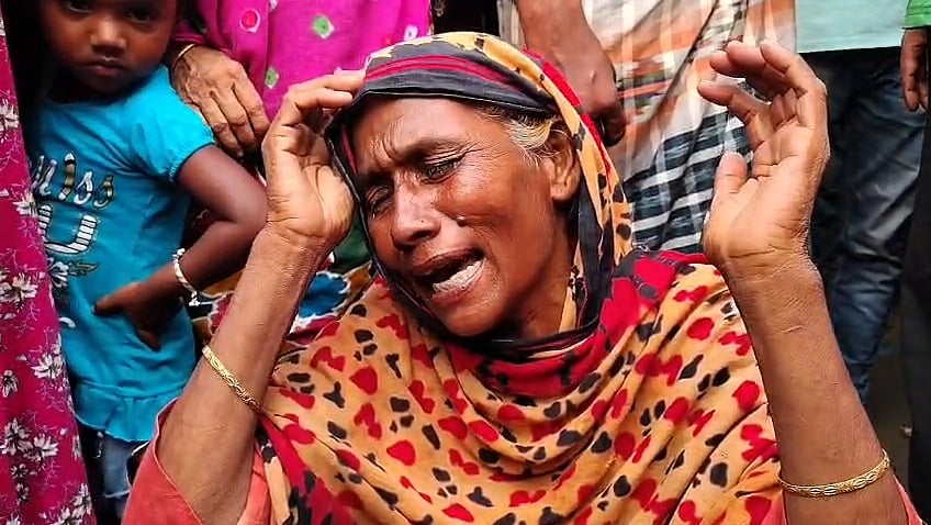 পদ্মায় ডুবল জাহেরার ঋণের নৌকা, নিজে বাঁচলেও স্বামী-সন্তান নিখোঁজ