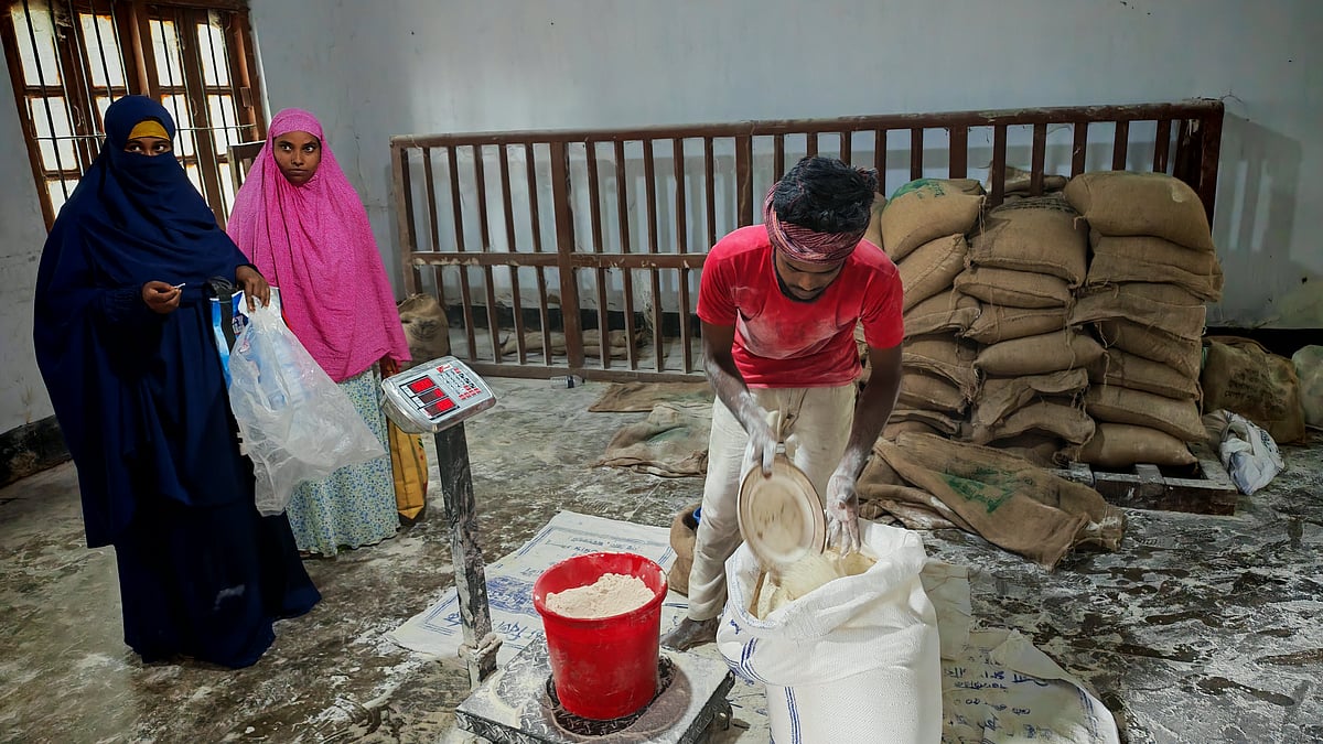কালাইয়ে ন্যায্যমূল্যের আটা আত্মসাতের অভিযোগে ৩ খাদ্য কর্মকর্তা সাময়িক বরখাস্ত