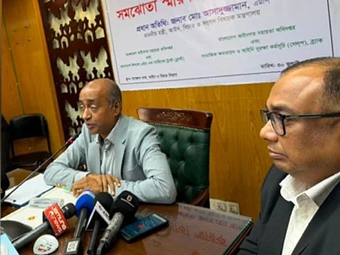 শেখ হাসিনা দেশে এসে আত্মসমর্পণ করতে চাইলে হয়তো আগেই গ্রেপ্তার করা হবে: আইনমন্ত্রী