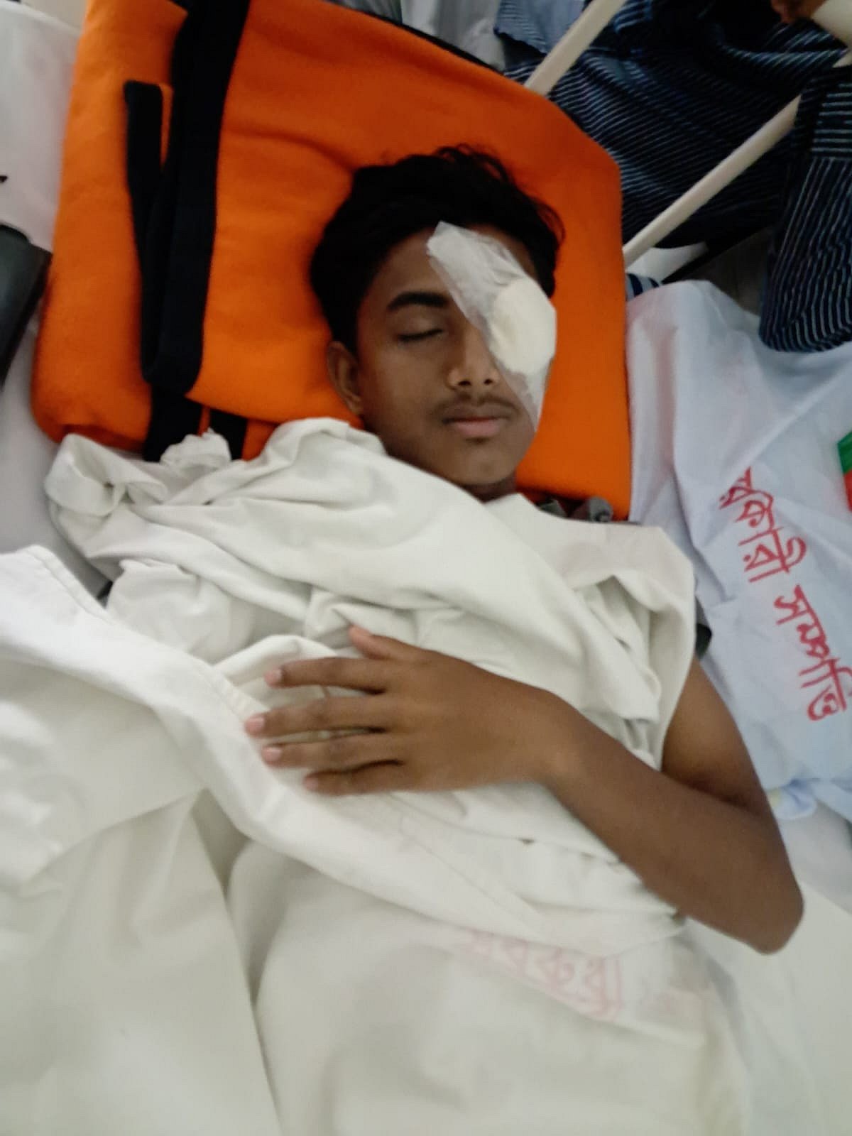 হবিগঞ্জে হামলায় আহত: বাঁ চোখে অস্ত্রোপচার, ডান চোখের দৃষ্টিও ঝাপসা