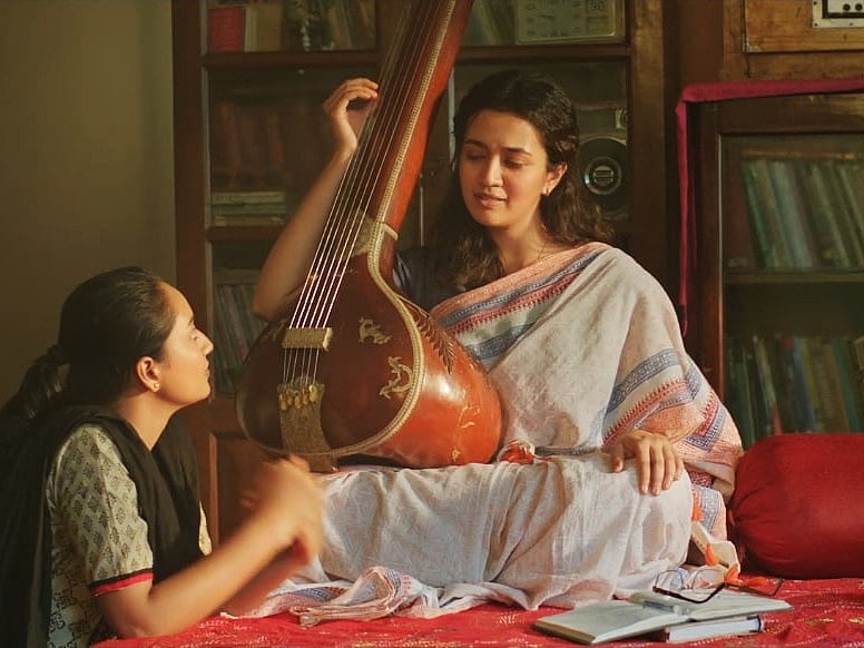 ‘শেকড়’ সিনেমায় কী আছে