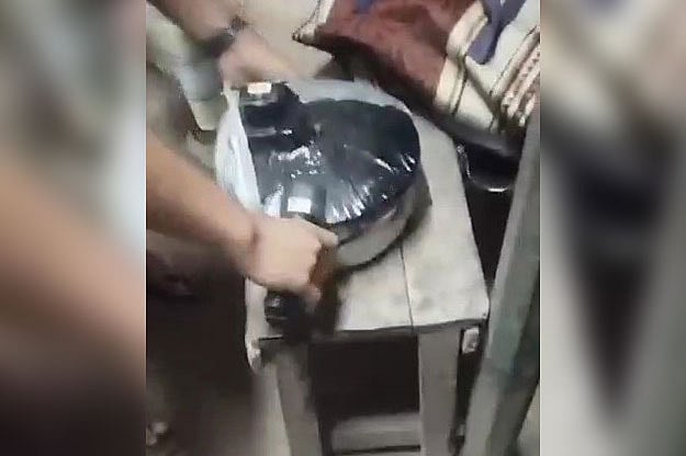 আশুলিয়ার মুদিদোকানে ফেলে যাওয়া ব্যাগে ‘প্রেশার কুকার’ বোমা, নিষ্ক্রিয় করল পুলিশ