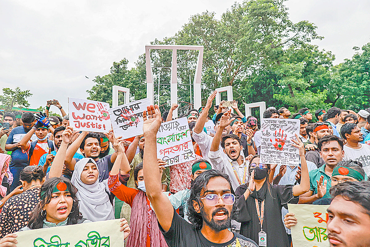 ঢাকার পাঠ: রাজপথের শক্তি, সংসদের সমাধান