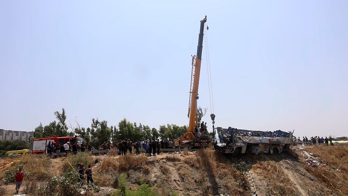 আলজেরিয়ায় যাত্রীবাহী বাস খাদে পড়ে নিহত ২৭, আহত ৪৪
