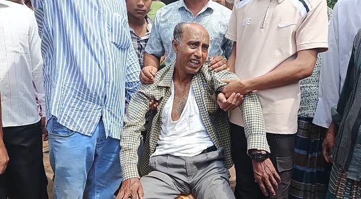 শিক্ষককে তুলে নিয়ে মারধরের অভিযোগ কার্যক্রম নিষিদ্ধ আওয়ামী লীগ নেতার বিরুদ্ধে