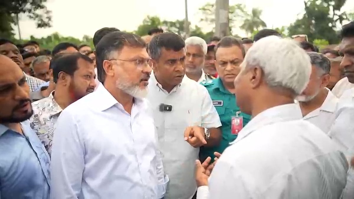 উত্তরখানে পরিদর্শনের সময় এমপি ও ডিএনসিসি প্রশাসকের ওপর ‘হামলা’