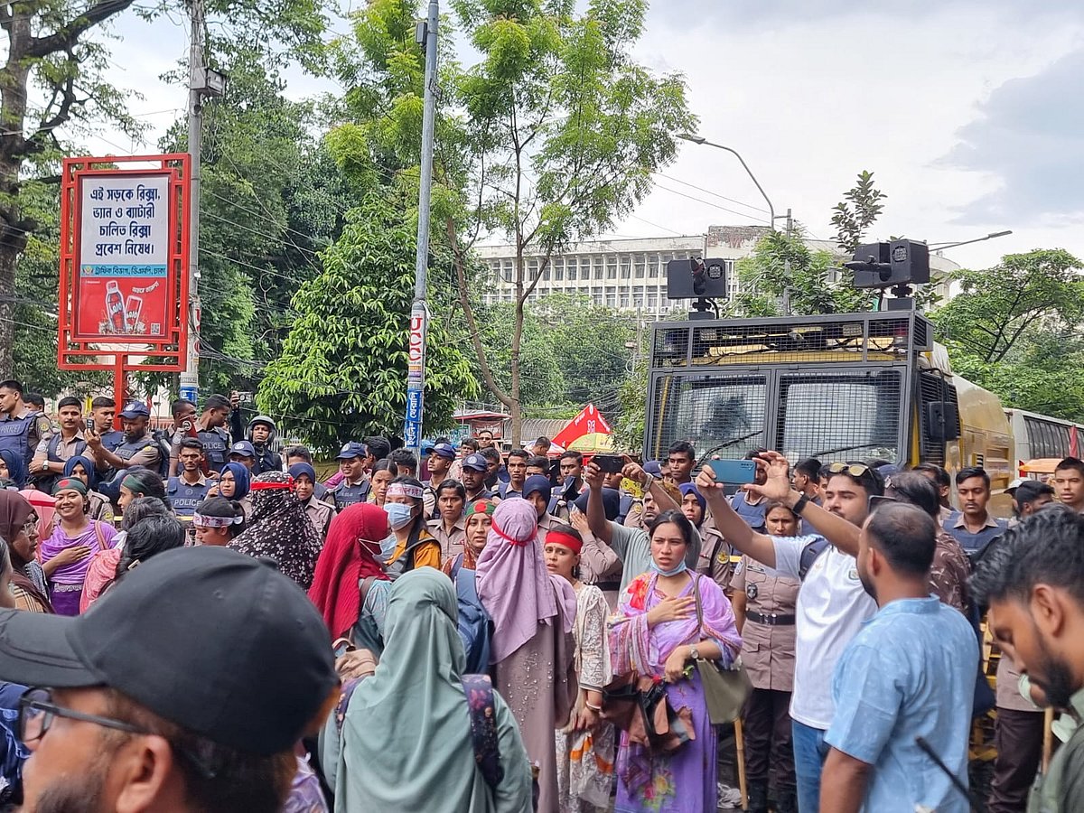 শান্তা ও শাহিনারা পদায়নের তারিখ জেনে রাজপথ ছাড়লেন