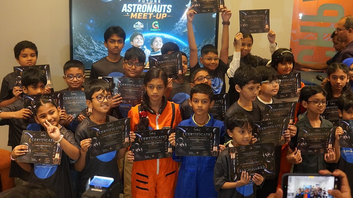 মহাকাশ নিয়ে নিজেদের ভাবনা তুলে ধরল শিশুরা