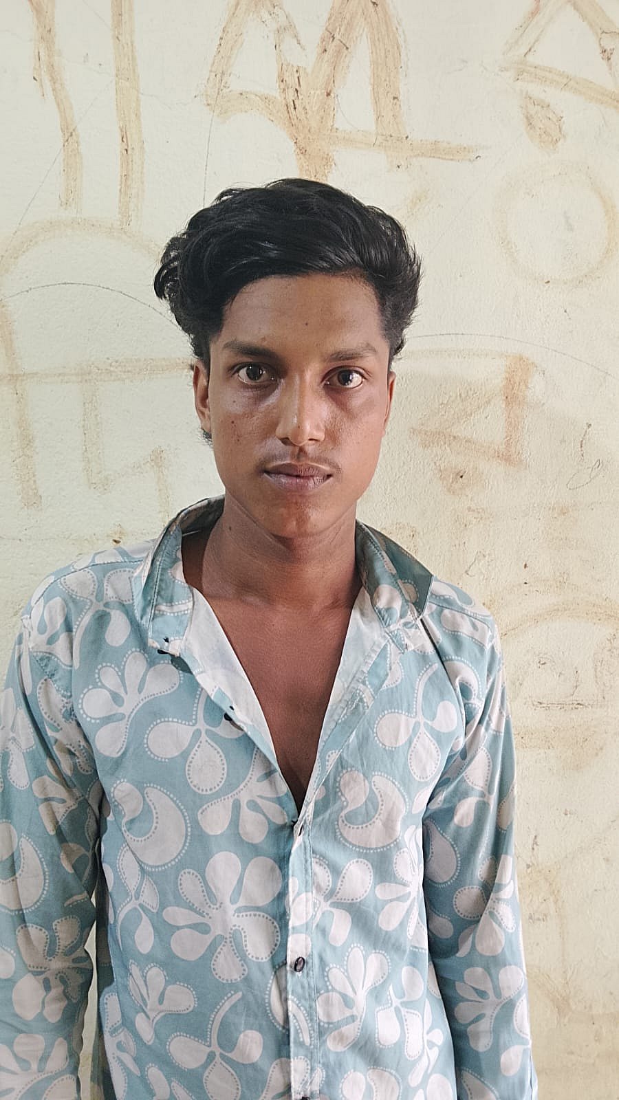 ‘পিস্তল’ দেখিয়ে স্ত্রীকে ভয়, যুবককে গ্রেপ্তারের পর দেখা গেল সেটি ‘লাইটার’