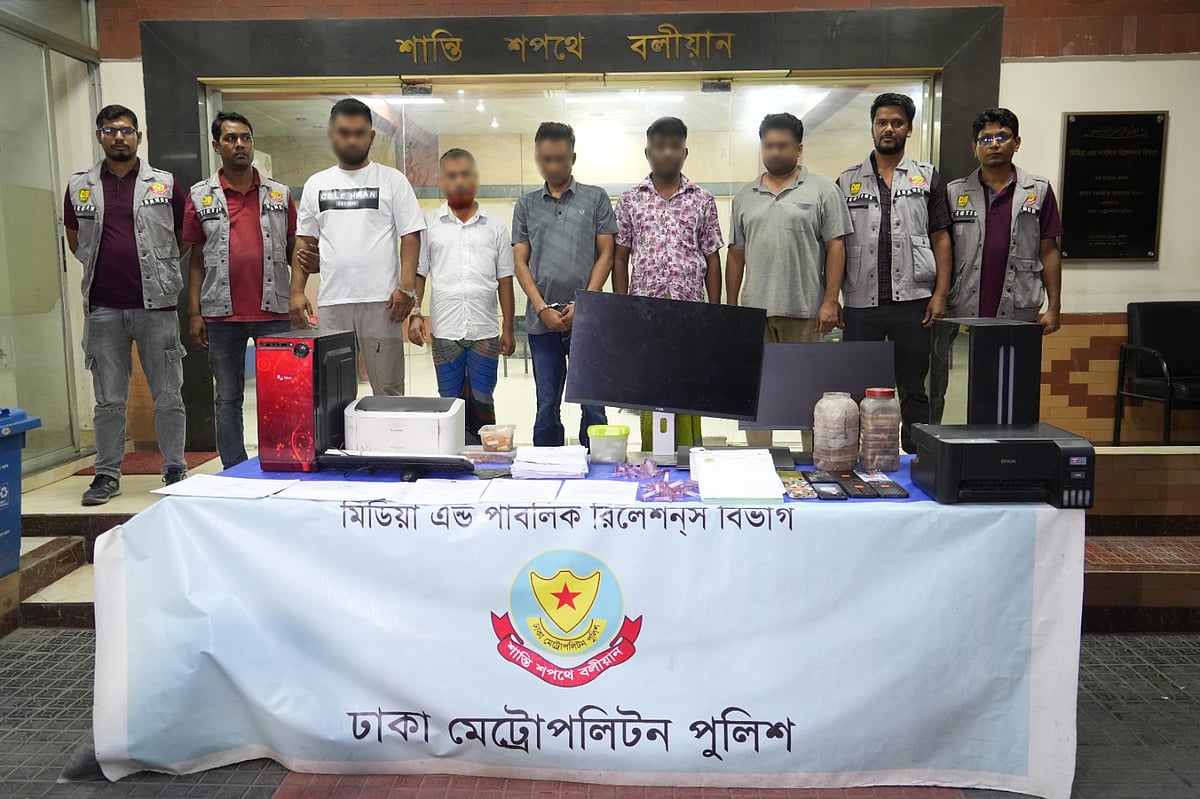 প্রধানমন্ত্রী, মন্ত্রী-প্রতিমন্ত্রীর সিল নকল করে তদবির, গ্রেপ্তার ৫