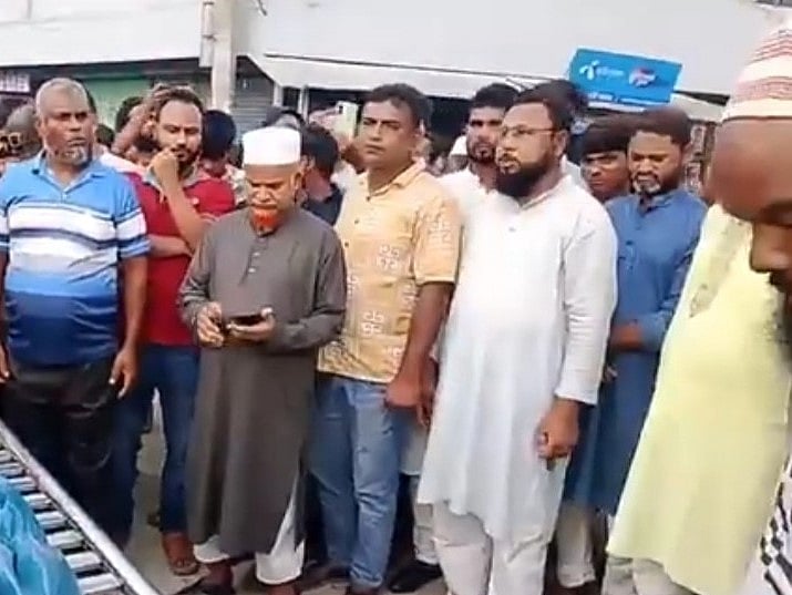 পাটগ্রামে যুবকের লাশ রেখে সড়ক অবরোধ, যুবদল নেতাসহ তিনজনের বিরুদ্ধে মামলা