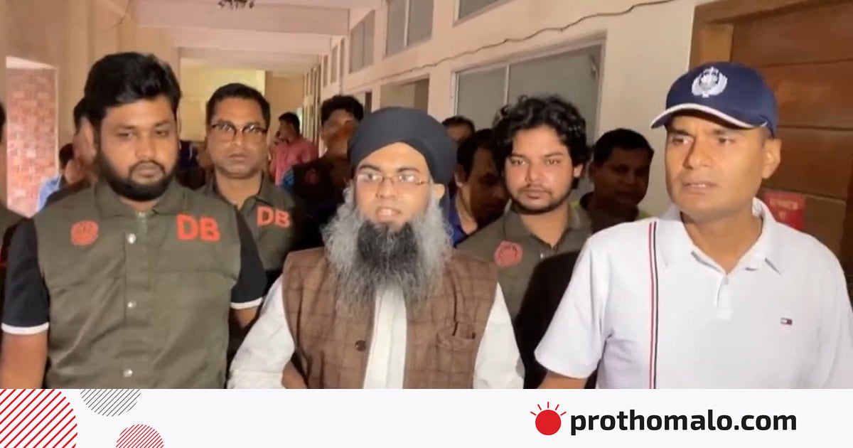 এনসিপি থেকে অব্যাহতি পাওয়া সালাউদ্দিনকে আদালত চত্বরে ডিম মারল ছাত্রদল এনসিপি থেকে অব্যাহতি পাওয়া সালাউদ্দিনকে আদালত চত্বরে ডিম মারল ছাত্রদল