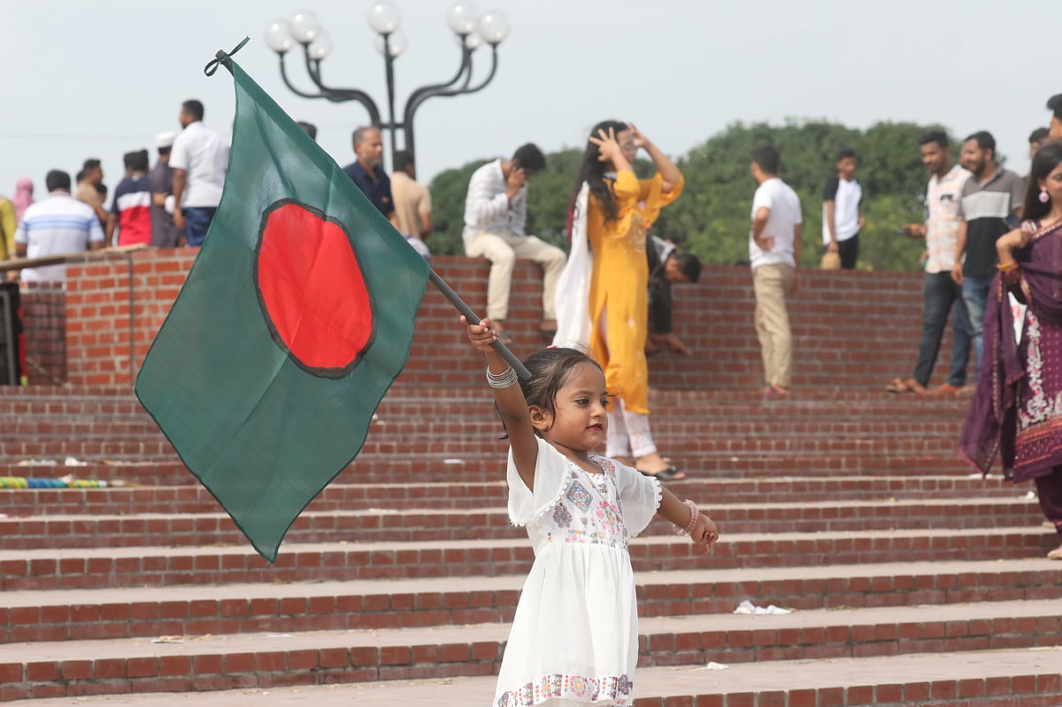 ৬ আগস্ট ২০২৪: ছবিতে গণ–অভ্যুত্থানের পরদিন
