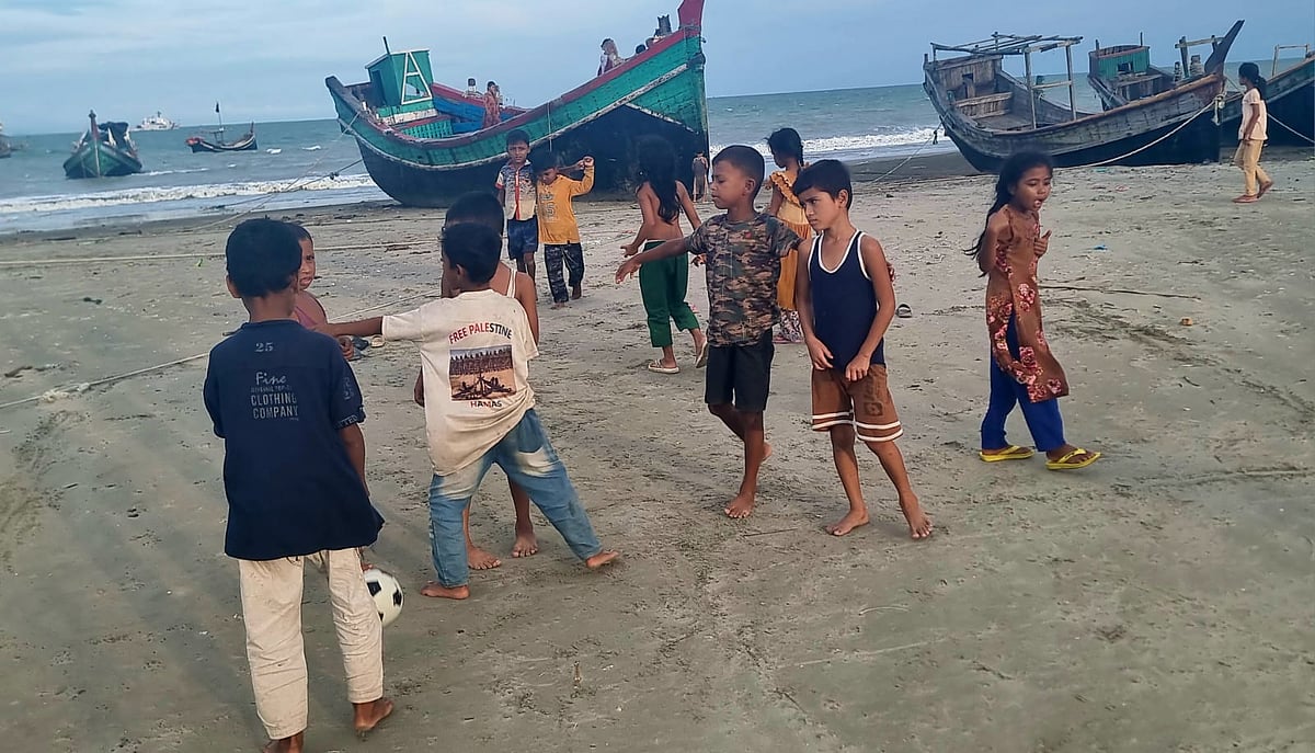 সাদা বালুর সেন্ট মার্টিন দ্বীপের কত শিশু স্কুলে যায়, লেখাপড়ার ভবিষ্যৎই–বা কী