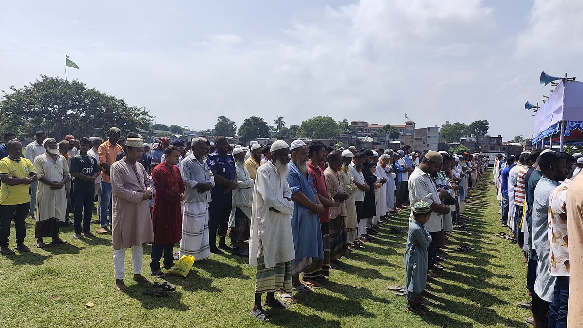 সৌদি আরবে অগ্নিকাণ্ডে নিহত: আত্রাইয়ে একসঙ্গে সাতজনের জানাজা