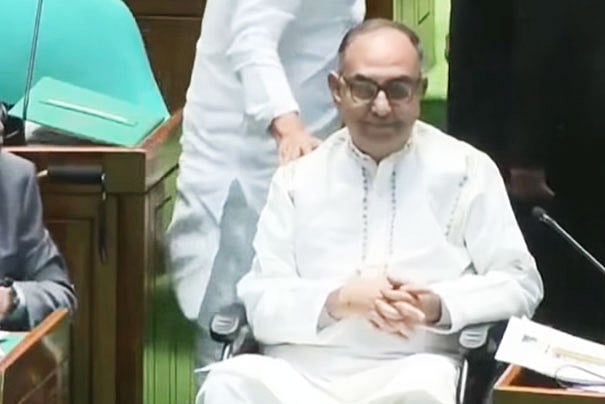 মির্জা আব্বাস সংসদে এলেন হুইলচেয়ারে, দিলেন আবেগঘন বক্তৃতা