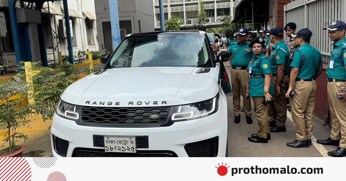 বিমানমন্ত্রীর রেঞ্জ রোভারের বিরুদ্ধে
দুই মামলা, কী ঘটেছিল সেখানে