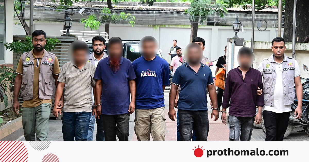 ডাকাত দলে ছিলেন র্যাবের সদস্য, পিস্তল-হ্যান্ডকাফসহ গ্রেপ্তার ৫