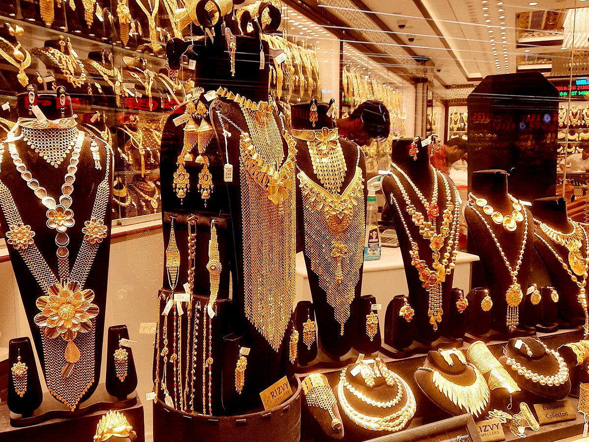 Gold prices in Bangladesh fell by Tk 2,216 per bhori