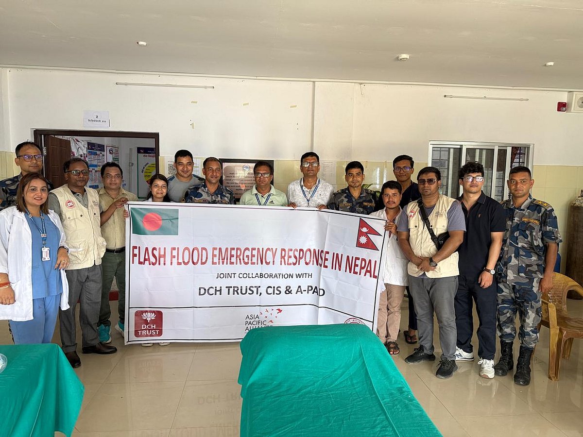 Bangladeshi groups donate medicine and medical supplies to Nepal field hospital