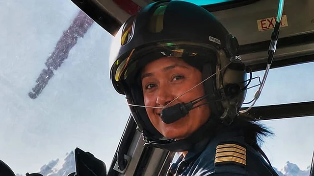 প্রিয়ার কাছে এমন পরিস্থিতিতে উড়ে যাওয়া নতুন নয়