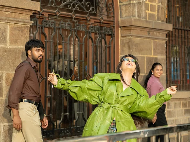 সহজেই নজর কাড়ার মতো এই ব্যতিক্রমী লুক 