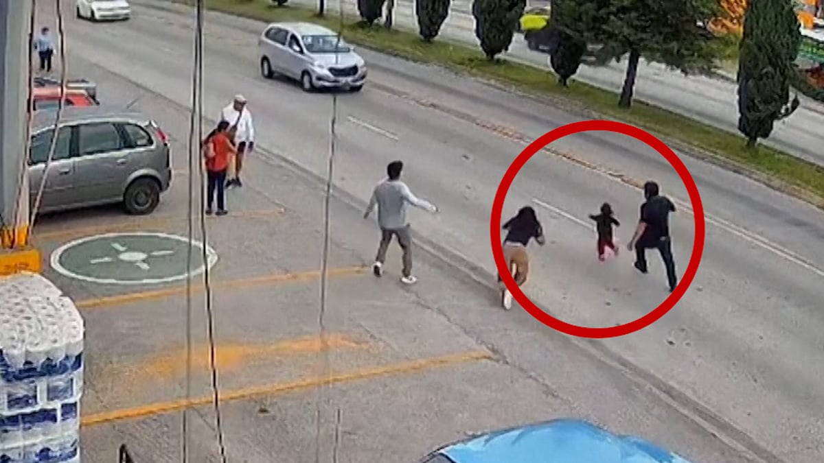 Supermarket Worker Saves Child from Oncoming Car