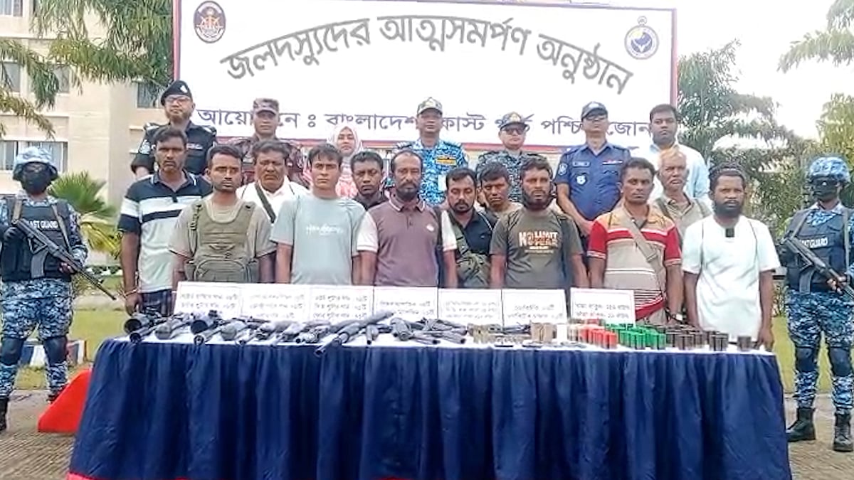 Twelve members of the Nana Bhai gang surrender in the Sundarbans