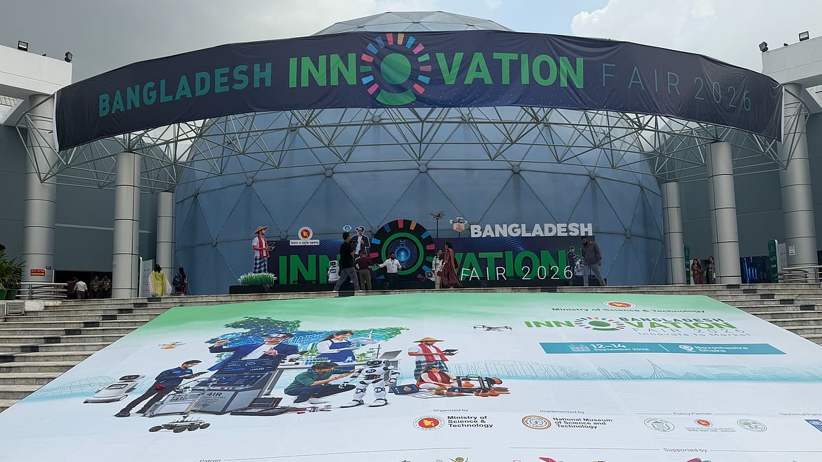 Solar-powered car and irrigation pump draw crowds at Bangladesh Innovation Fair