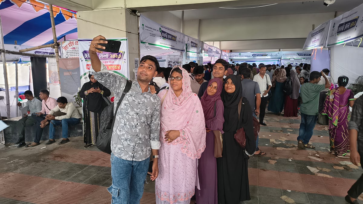 1,115 people get jobs at Jashore job fair