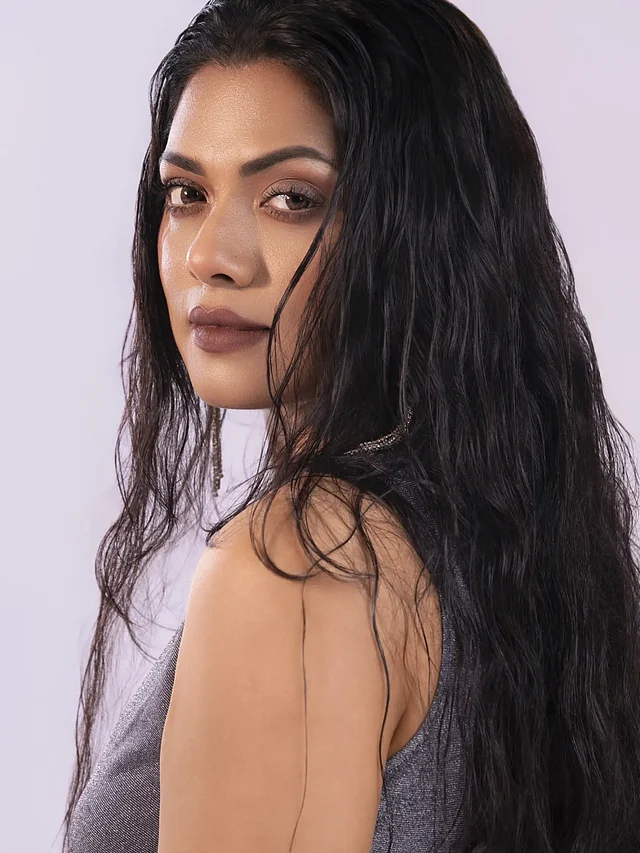 আবেদন যোগ করেছে মেসি ওয়েট হেয়ার, ম্যাট লিপস।  