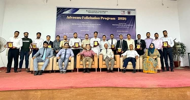 Bangladesh University Honors Newly Qualified Lawyers