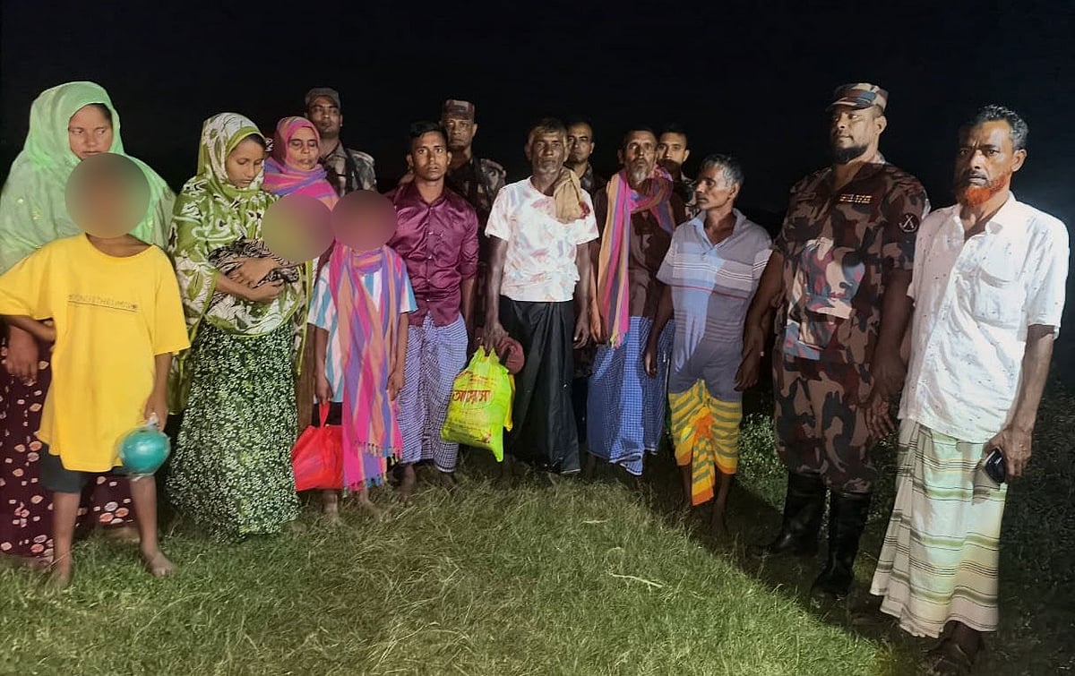 10 Bangladeshis rescued alive after boat capsize, handed over by BSF