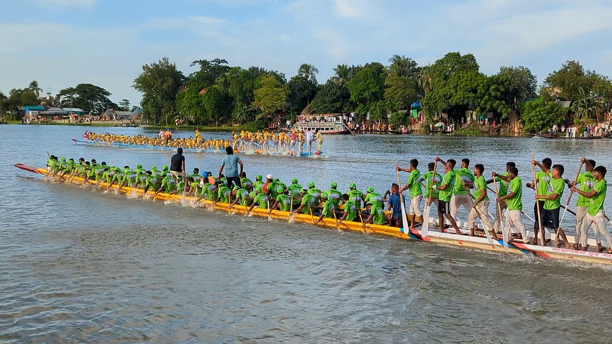 Traditional boat race returns to the Titas River after two years, sparking celebration in Brahmanbaria
